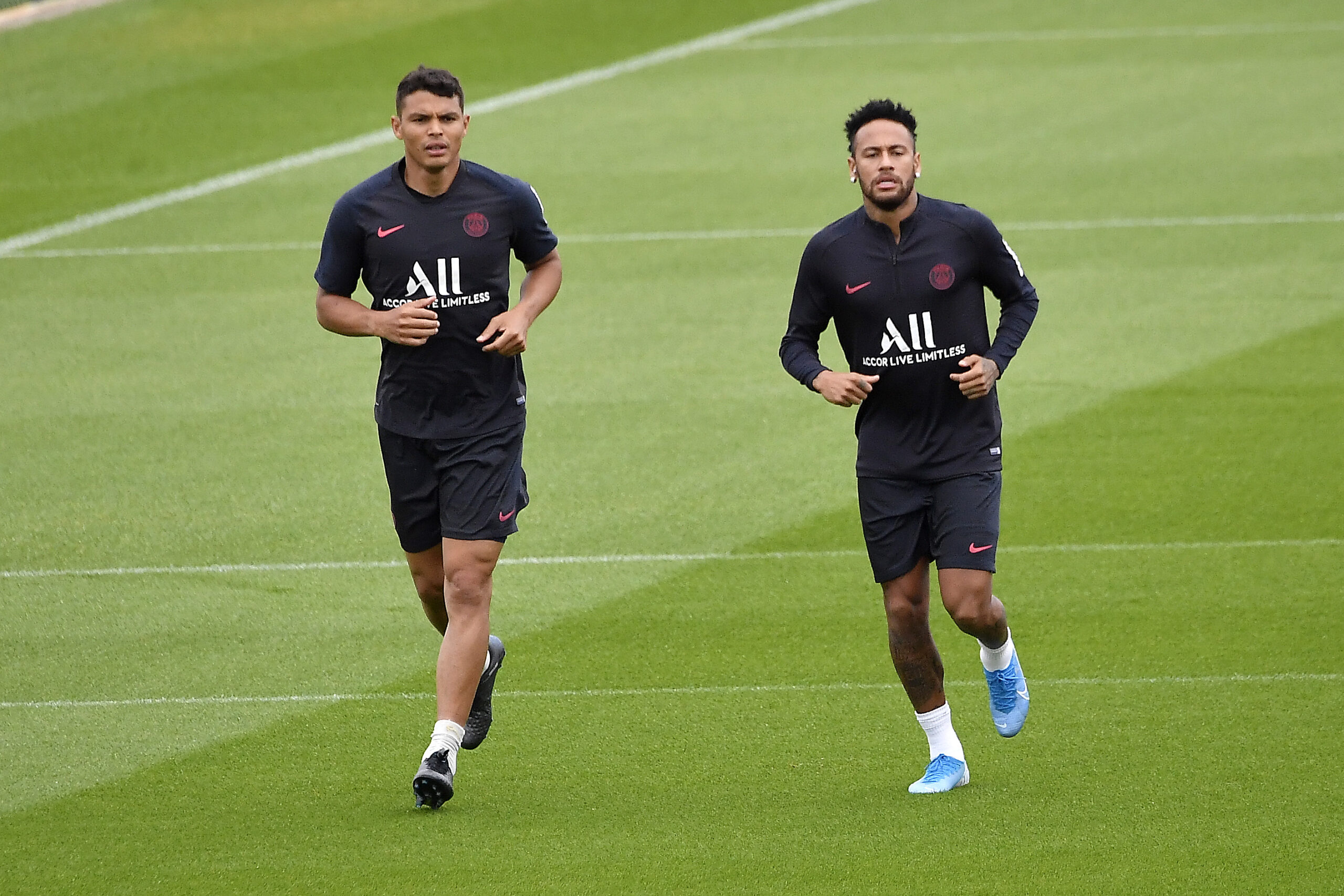 {} - Neymar e Thiago Silva (Crédito: Getty Images)