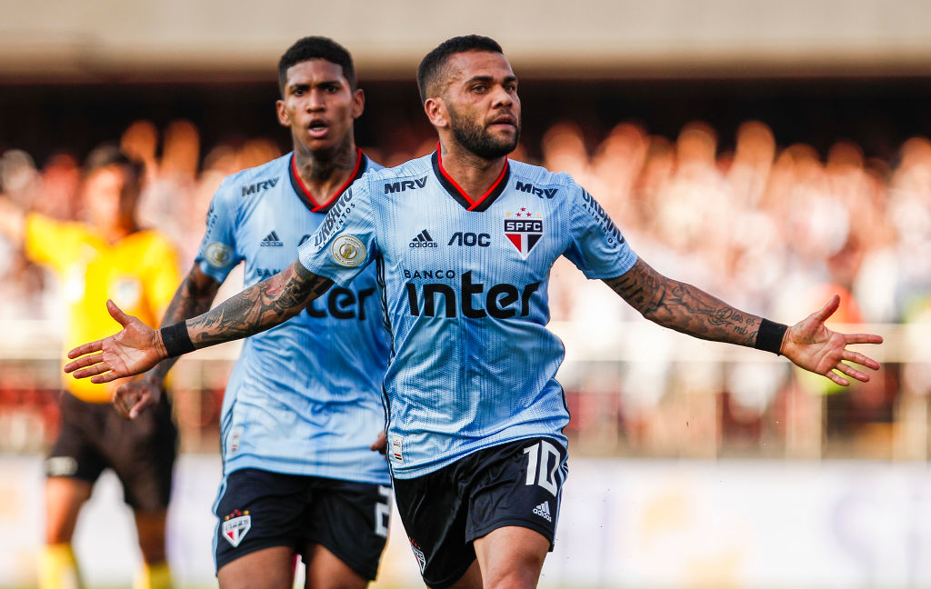 Conselheiro quer esclarecimento das contratações de Daniel Alves - Getty Images
