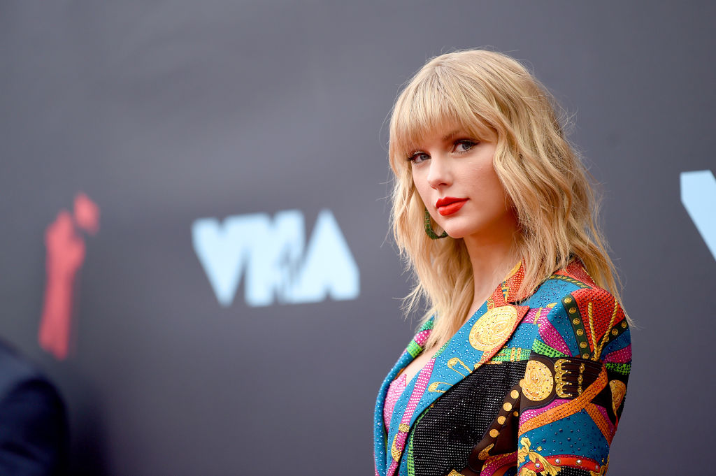 Taylor Swift está sendo uma espécie de amuleto para a torcida do Corinthians antes do clássico - Getty Images