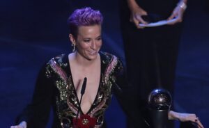Megan Rapinoe discursando - Getty Images