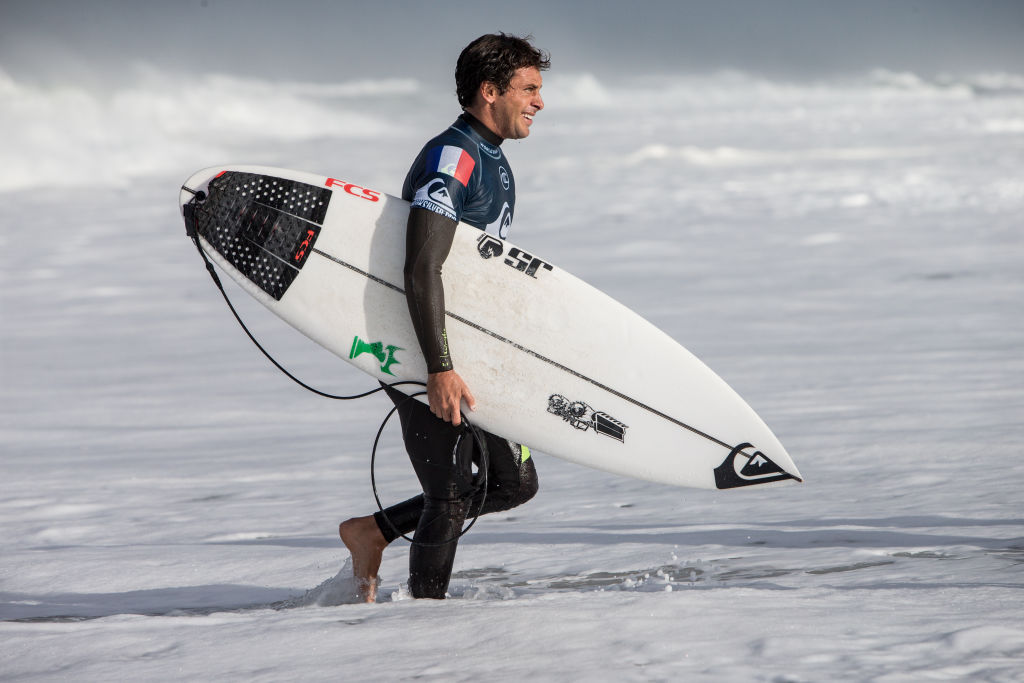 Jeremy Flores foi o primeiro francês a vencer dentro de casa no Mundial de Surfe - GettyImages