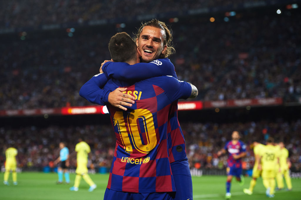 Messi e Griezmann comemorando gol do Barcelona - GettyImages