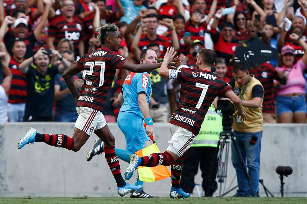 Everton e Bruno Henrique participaram da brincadeira - GettyImages