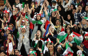 Mulheres iranianas voltam a frequentar estádio - Getty Images
