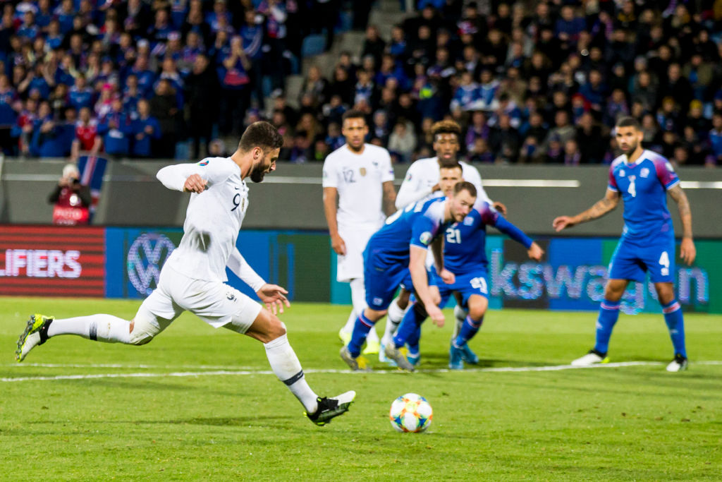 Giroud marcou o único gol da partida, de pênalti - GettyImages
