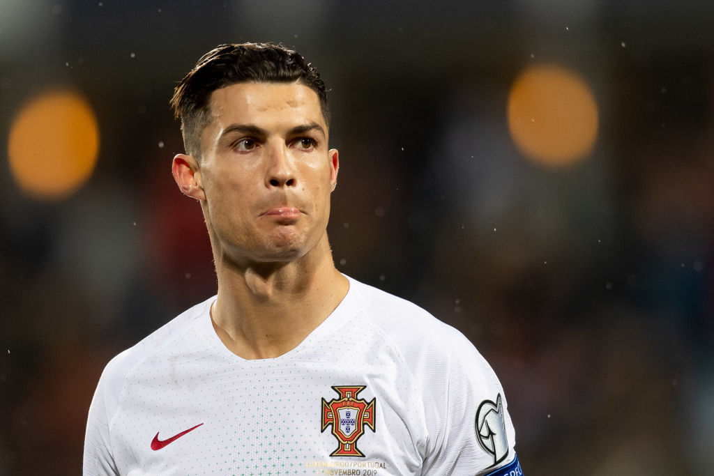 Cristiano Ronaldo em ação contra a Lituânia em partida válida pelas Eliminatórias da Eurocopa - Gettyimages