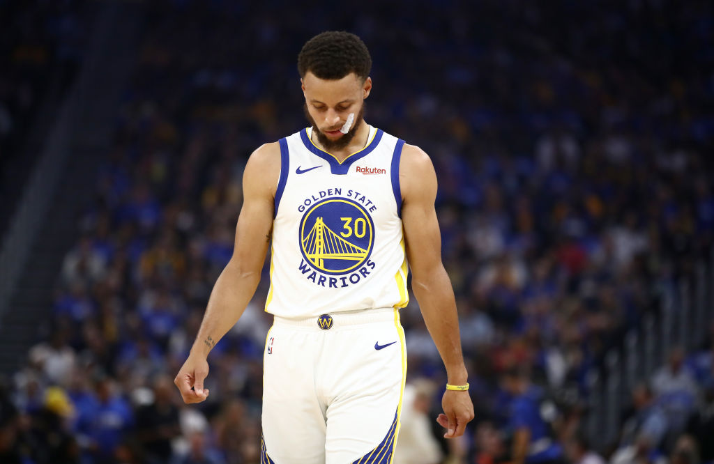 Armador dos Warriors não deve retornar às quadras nesta temporada - GettyImages