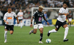 Corinthians bate o Santos e vence clássico Alvinegro - GettyImages