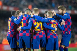 Barcelona lança seu quarto uniforme para a temporada 2019-20 escrito "com sangue" - gettyimages