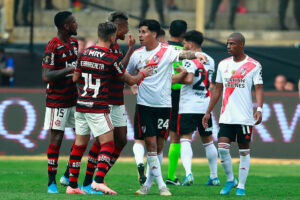 Confusão na Final da Libertadores entre jogadores do Flamengo e do River Plate - GettyImages