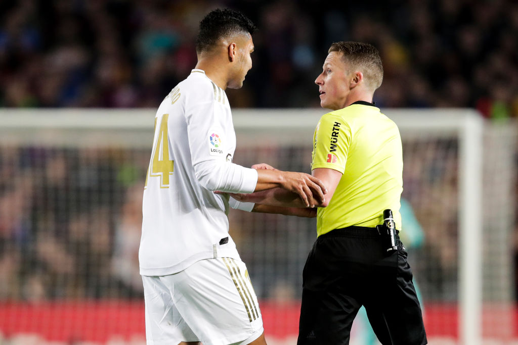 Casemiro reclama de atuação do VAR durante clássico contra o Barça - GettyImages