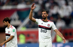 Pablo Marí viajou para fechar com o Arsenal - Getty Images