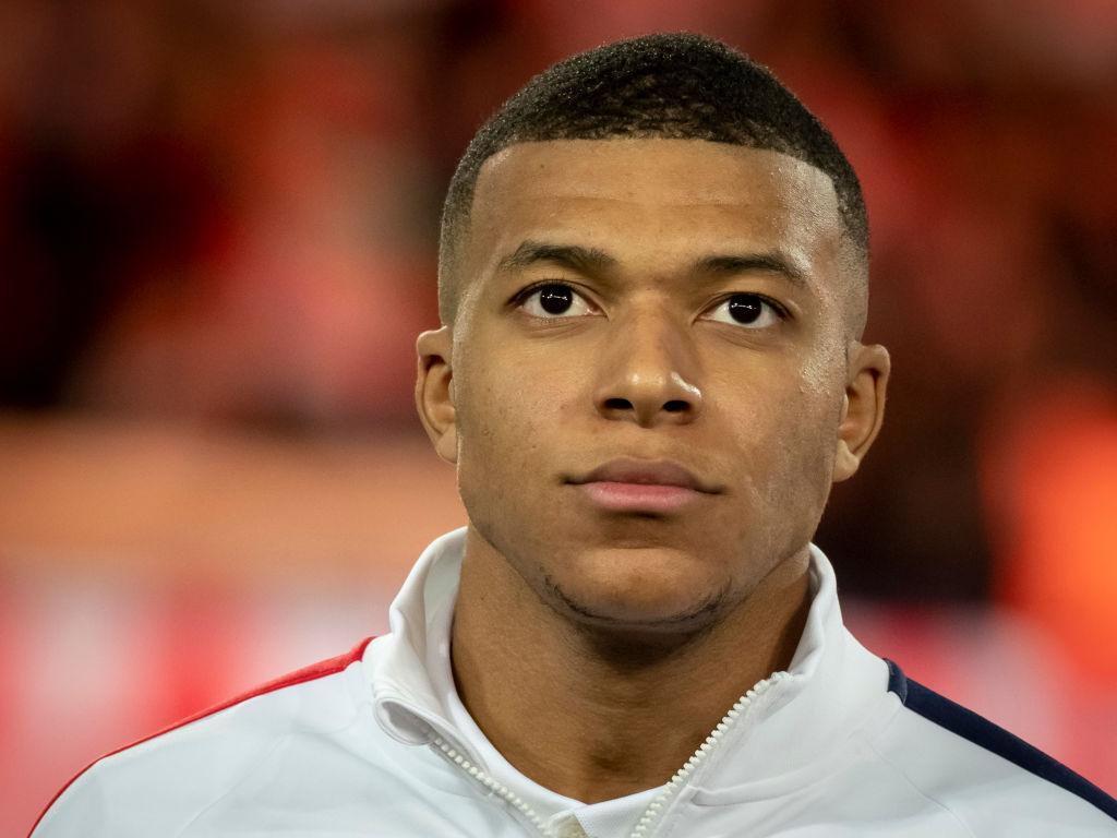 Mbappé sentou no banco sem falar com o treinador - GettyImages