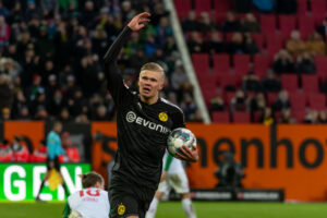 Haaland tem 11 jogos na Bundesliga e 10 gols marcados - GettyImages