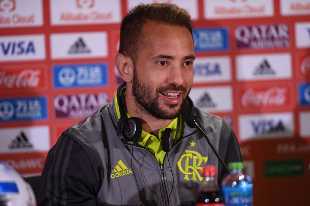 Everton Ribeiro celebra conquistas em 2019 - GettyImages