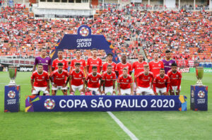Duelo foi muito disputado no Pacaembu - GettyImages
