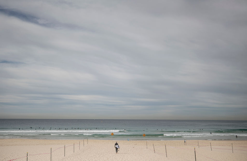 5 surfistas morrem na Holanda durante ressaca com forte camada de espuma marinha - GettyImages