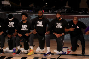 NBA vem realizando diversos protestos contra o racismo - GettyImages