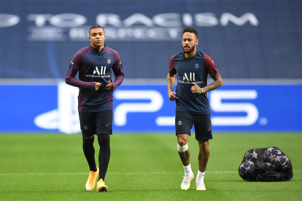 Neymar e Mbappé em ação pelo PSG - GettyImages