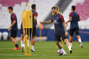 Icardi em ação com a camisa do Paris Saint-Germain - GettyImages