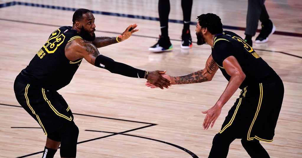 A dupla do LA Lakers conseguiu empatar a série no segundo jogo - Getty Images