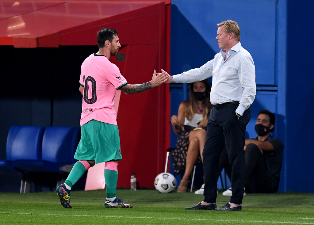 Messi e Koeman em ação no Barcelona - GettyImages