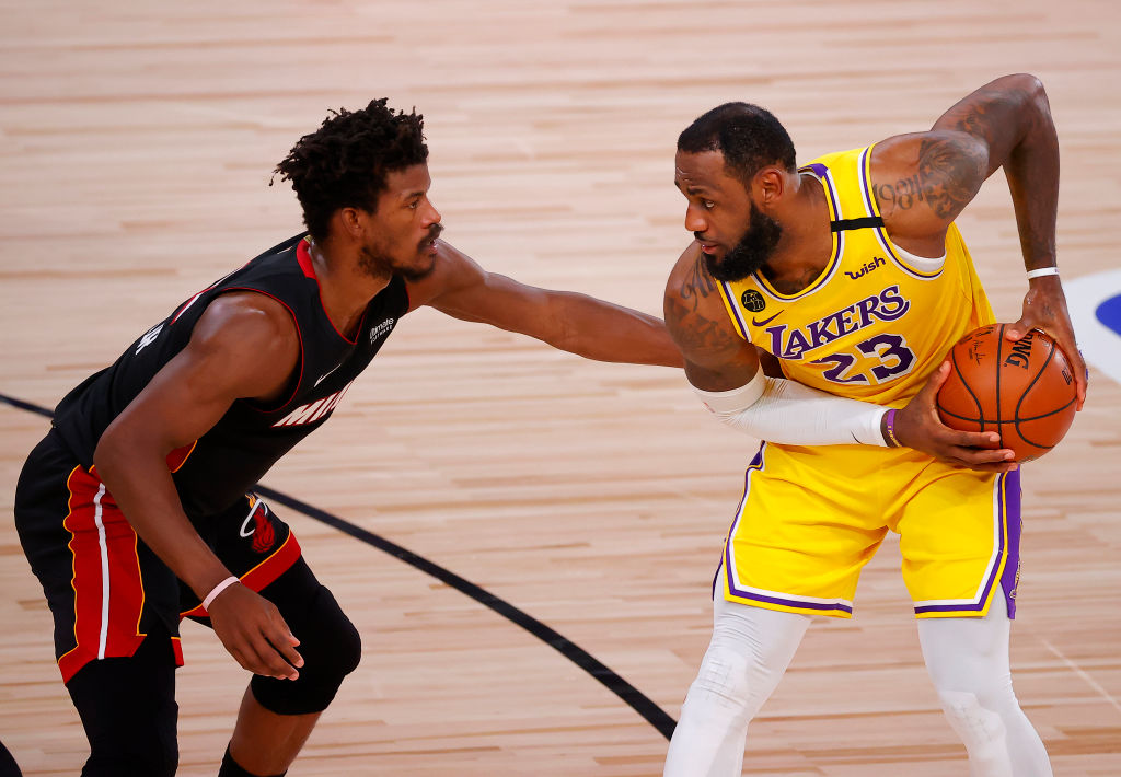 Jimmy Butler diz que Heat precisará de ‘confiança alta’ para vencer os Lakers no jogo 5 das Finais da NBA - GettyImages
