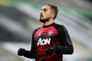 Alex Telles testou positivo para COVID-19 - Getty Images