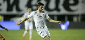 Luan Peres é titular absoluto do Santos - GettyImages