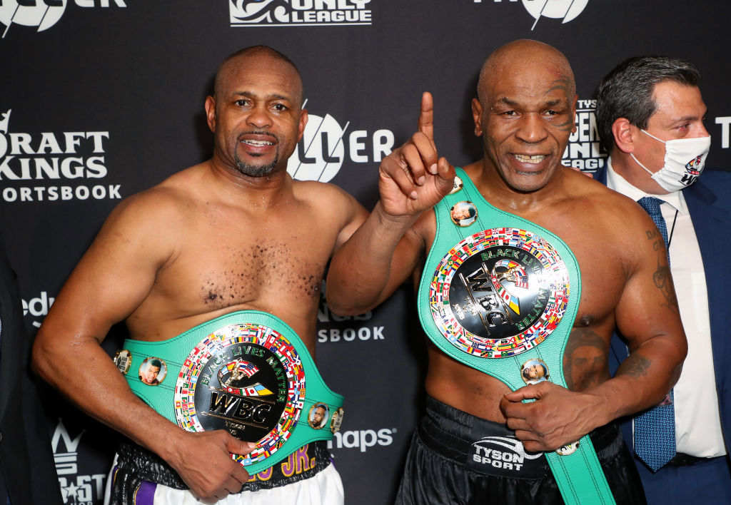 O confronto entre Mike Tyson e Roy Jones terminou em um empate simbólico - Getty Images