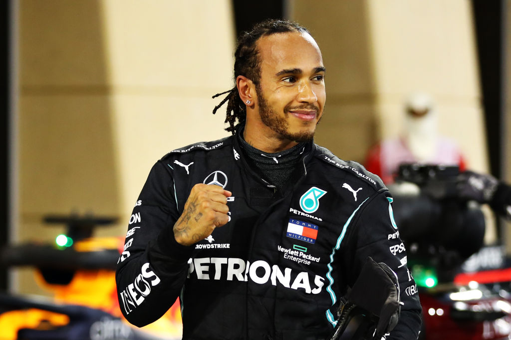 Lewis Hamilton, piloto de Fórmula 1 comemorando - GettyImages