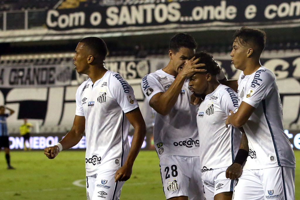 Kaio Jorge e Marinho comemorando gol do Santos - GettyImages