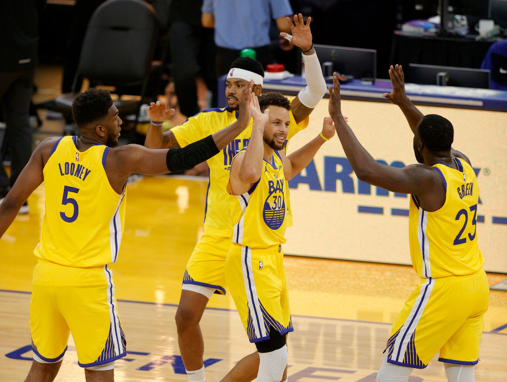 Curry brilha novamente e lidera vitória dos Warriors sobre os Kings - GettyImages