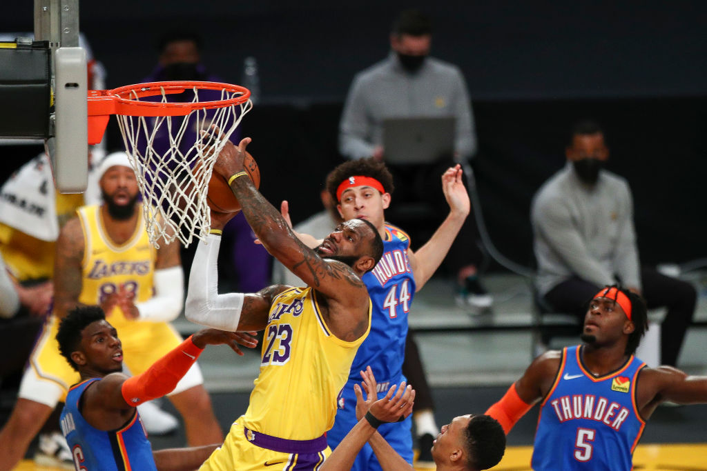 Com triplo-duplo, LeBron James comanda vitória do Los Angeles Lakers - GettyImages