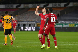 Jogadores do Liverpool comemorando gol - GettyImages
