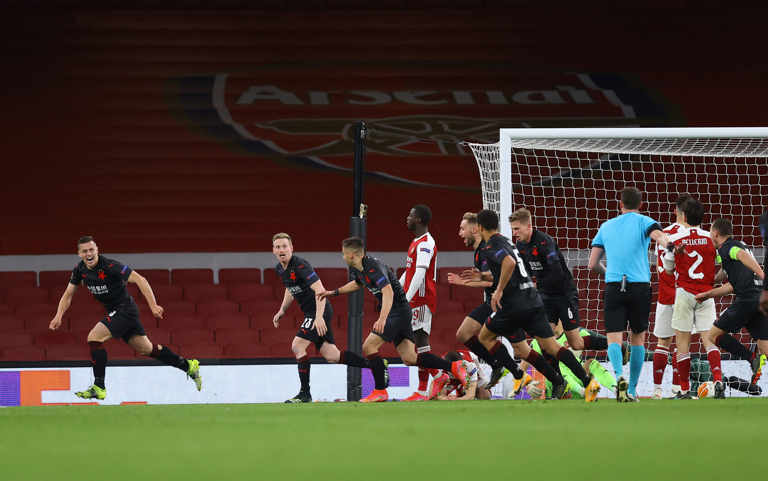 Time do Slavia Praga comemorando o gol de empate - Getty Images