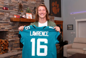 Trevor Lawrence é selecionado na primeira escolha geral pelo Jacksonville Jaguars - GettyImages
