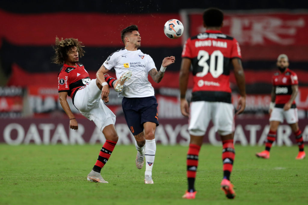 Com Arão expulso, Flamengo empata com a LDU e avança às oitavas da Libertadores - GettyImages