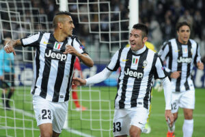 Vidal e Isla jogaram juntos na Juventus - GettyImages