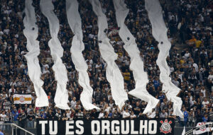 Torcida do Corinthians aprova novo manto - GettyImages