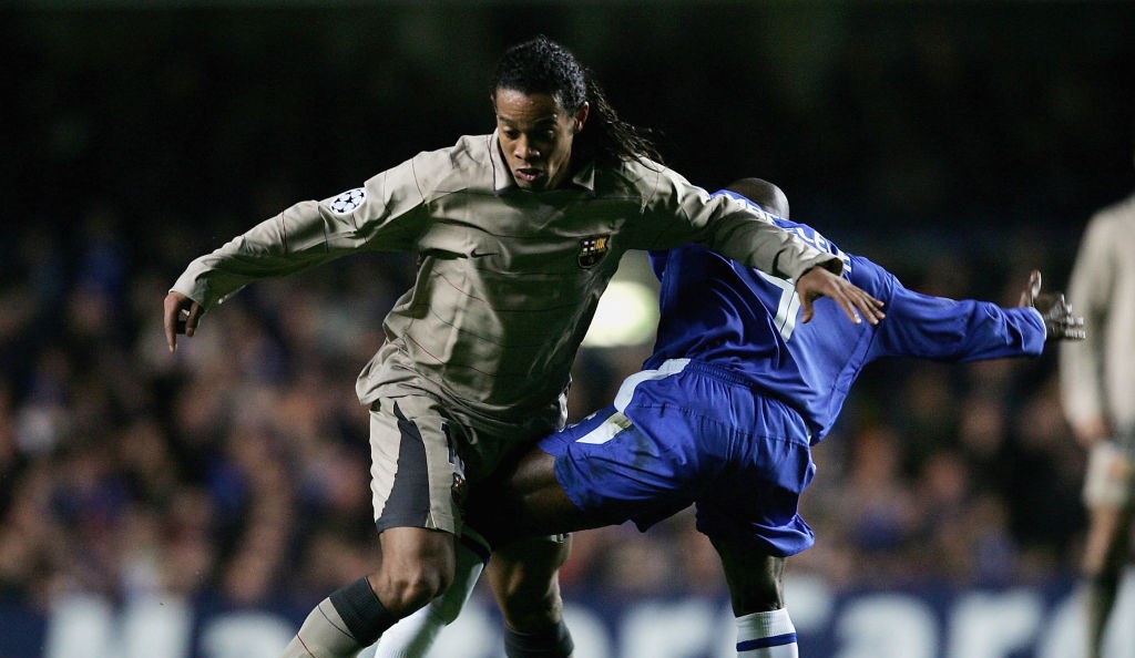 Golaço de Ronaldinho Gaúcho é recriado no PES 20201, e ex-camisa 10 relembra: “Que jogo!” - GettyImages