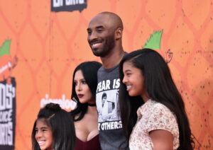 Kobe Bryant com a família no Kid' Choice Awards - Getty Images