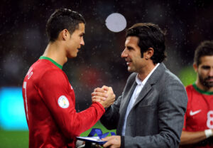 Luís Figo ao lado de Cristiano Ronaldo - GettyImages