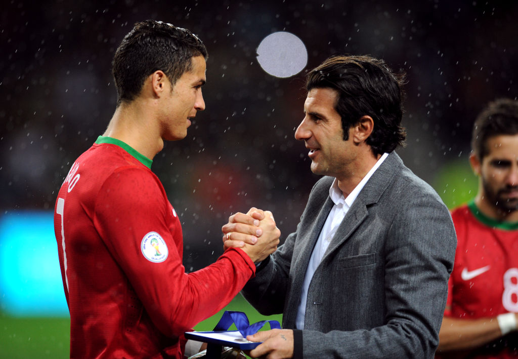 Luís Figo ao lado de Cristiano Ronaldo - GettyImages