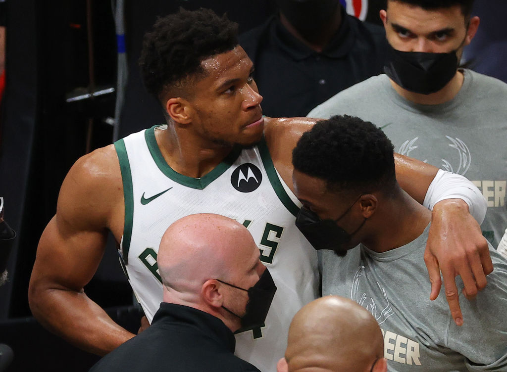 NBA: Giannis é listado como dúvida para o Jogo 5 contra o Atlanta - GettyImages