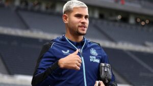 Bruno Guimarães, do Newcastle, entra na mira de gigante europeu - Getty Images
