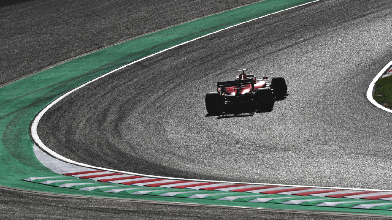 Carro de corrida na pista do GP do Japão de Fórmula 1 - GettyImages