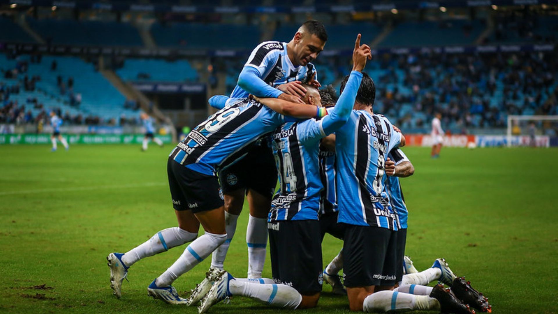 Jogadores do Grêmio comemorando o gol em campo - Lucas Uebel/Grêmio FBPA/Flickr