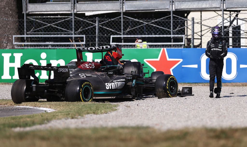 Hamilton fala sobre acidente no GP da Itália e diz que Halo ‘salvou seu pescoço’ - GettyImages