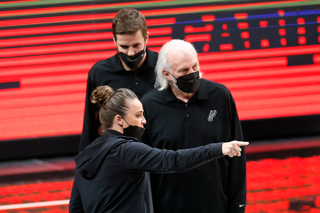 Becky Hammon é cotada por duas franquias da NBA para cargo de técnica principal - GettyImages